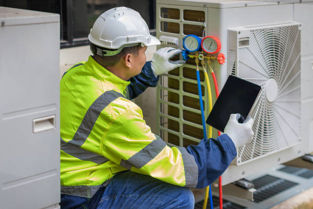 Professional Hvac technician working in Hampton, AR